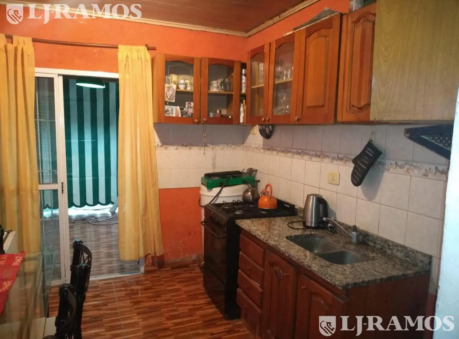 CASA EN VENTA EN PILAR CENTRO - A REFACCIONAR C/ PILETA 3