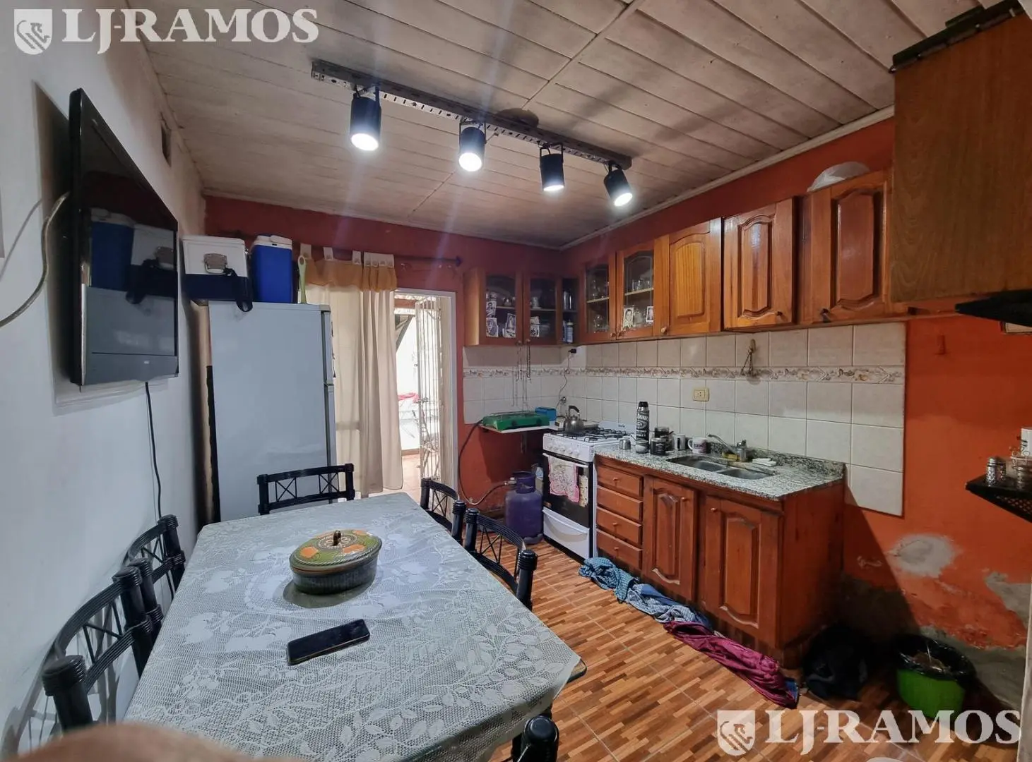 CASA EN VENTA EN PILAR CENTRO - A REFACCIONAR C/ PILETA 8