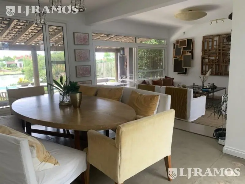 Casa a la laguna en venta en Santa Barbara 1
