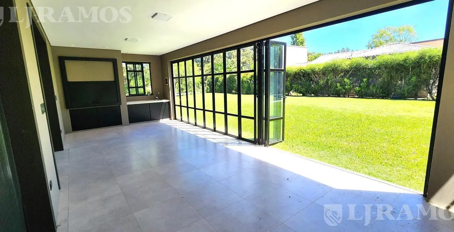 SIN MUEBLES. IMPECABLE. LOTE INTERNO. 2