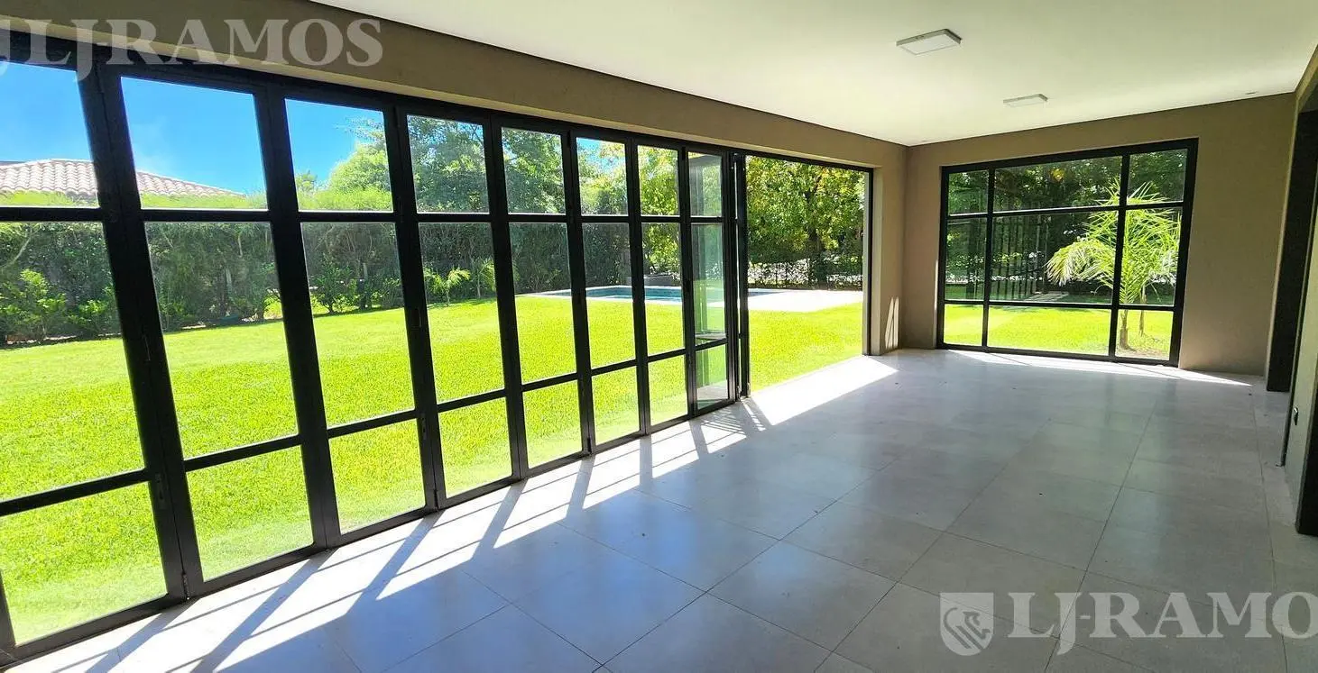 SIN MUEBLES. IMPECABLE. LOTE INTERNO. 4