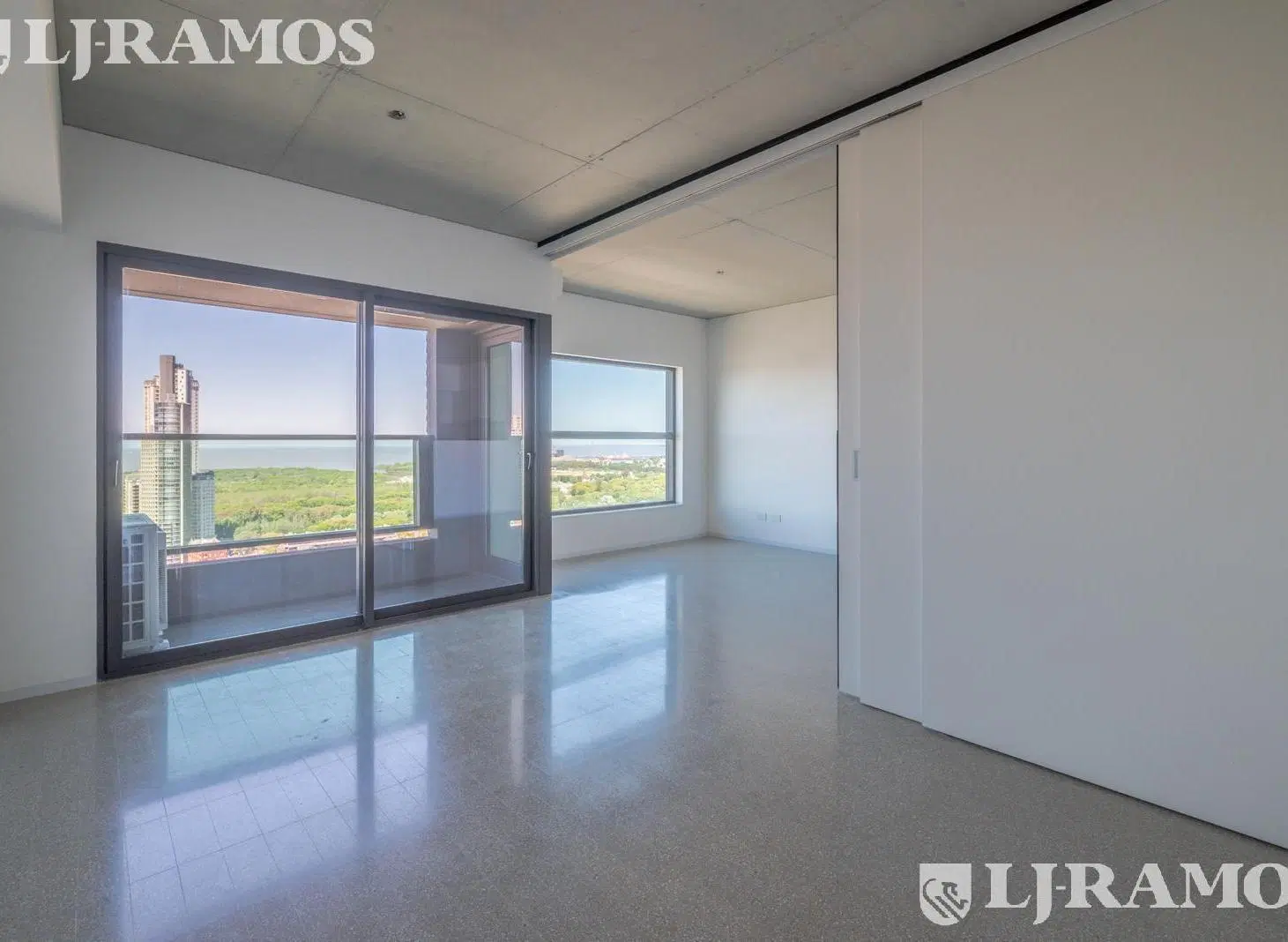 Venta 2 amb. estrenar - Torre Huergo piso muy alto - increible vista al río y diques Puerto Madero 4