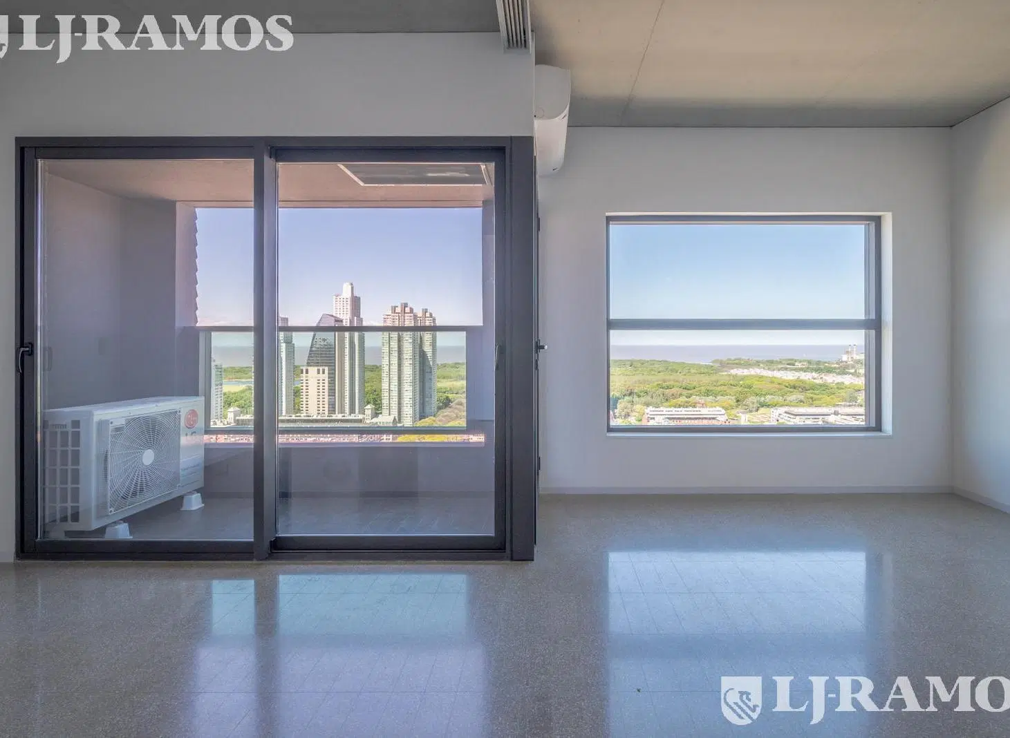 Venta 2 amb. estrenar - Torre Huergo piso muy alto - increible vista al río y diques Puerto Madero 3