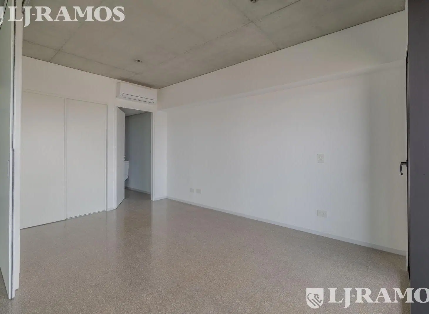 Venta 2 amb. estrenar - Torre Huergo piso muy alto - increible vista al río y diques Puerto Madero 5