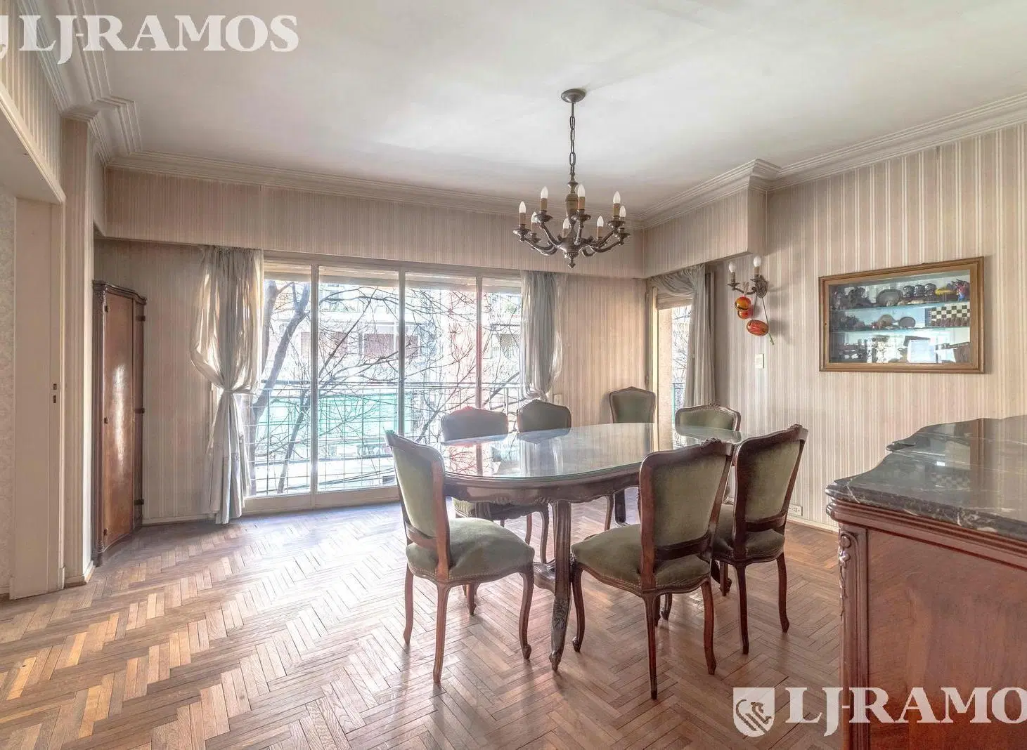 Departamento 4 ambientes con dependencia, muy luminoso, con cochera y baulera 3