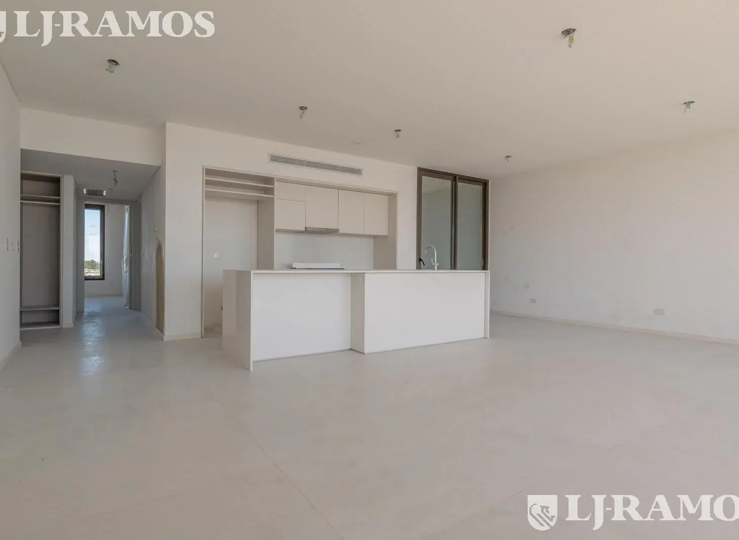 Departamento en venta de 3 ambientes con vista a la Laguna central 4