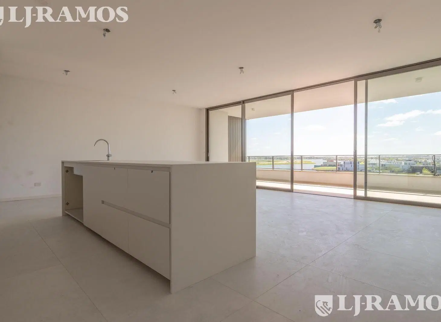 Departamento en venta de 3 ambientes con vista a la Laguna central 5