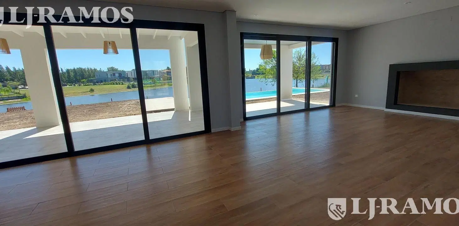 3 Dormitorios, Escritorio, Playroom y Area Servicio. 5