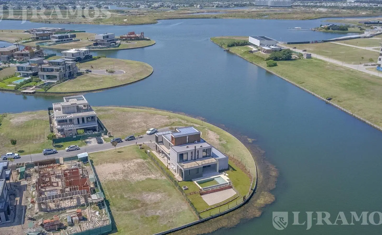 Casa con 3 suites, sobre el lago, en venta en LOS PUENTES, NORDELTA 1