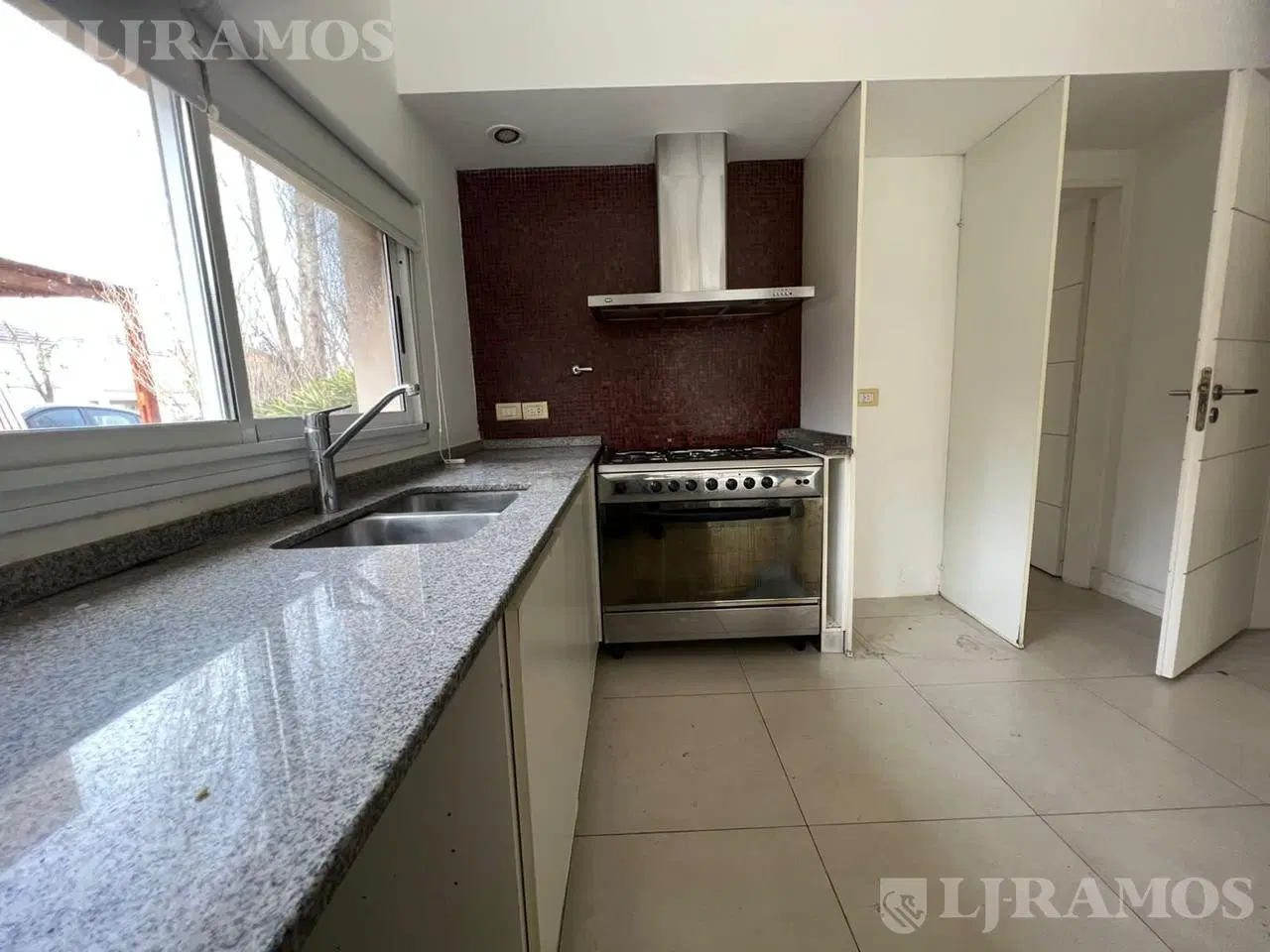 Casa con 3 dormitorios en alquiler en Los Sauces 5