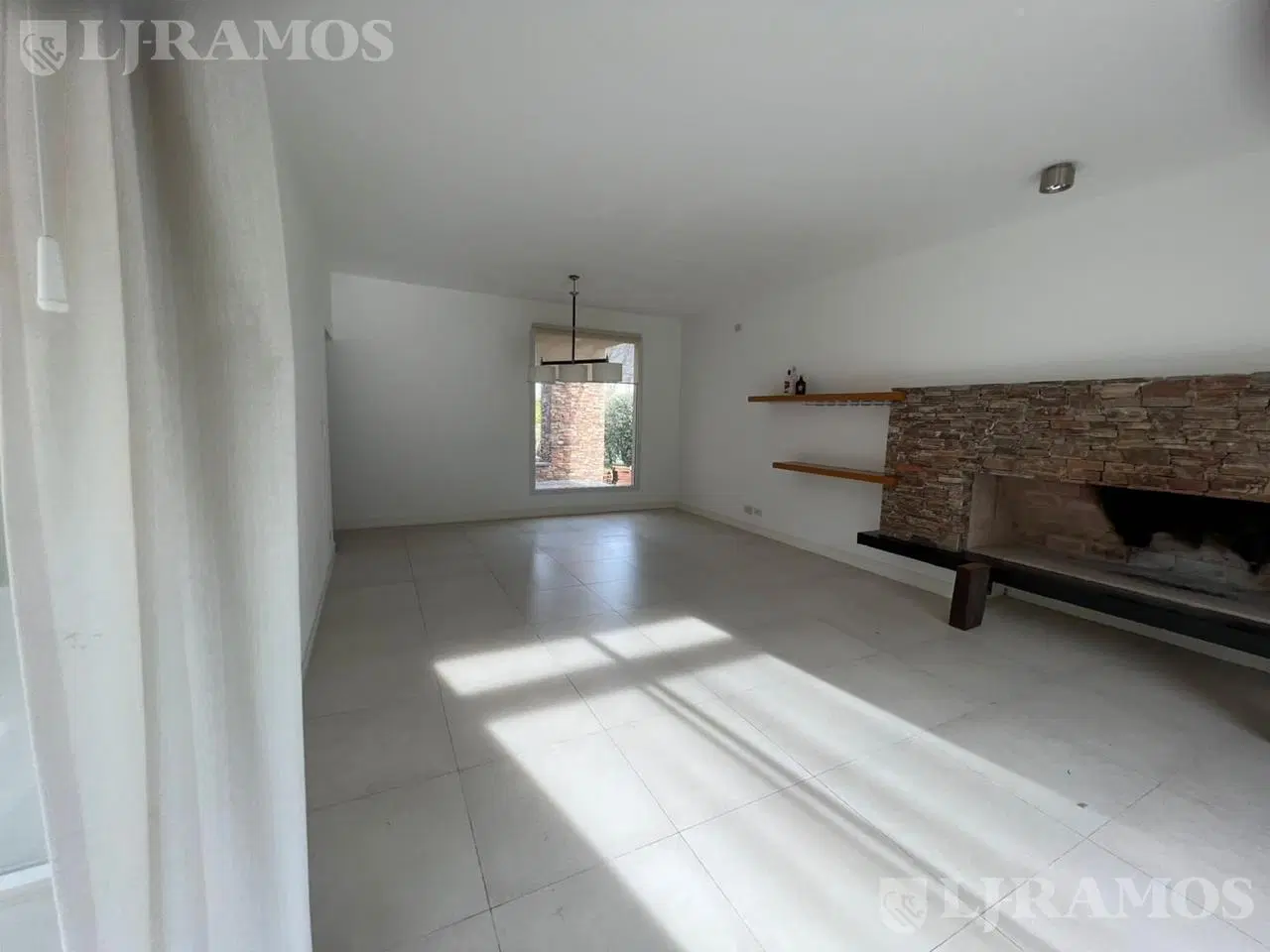 Casa con 3 dormitorios en alquiler en Los Sauces 3