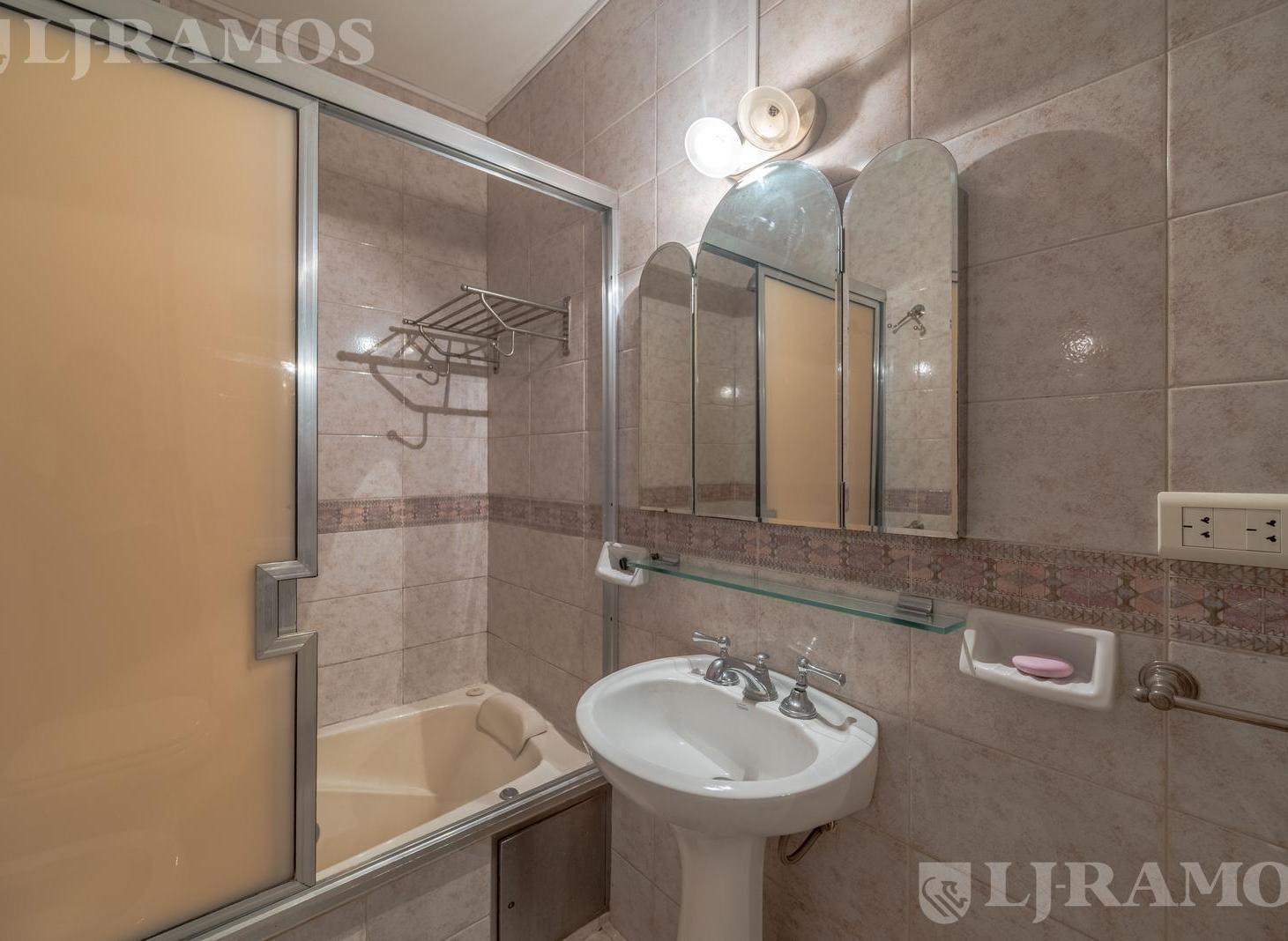 Departamento de 3 ambientes con balcón en Recoleta