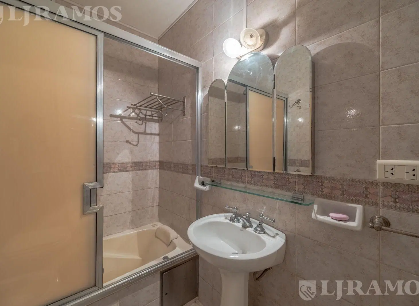 Departamento de 3 ambientes con balcón en Recoleta 1