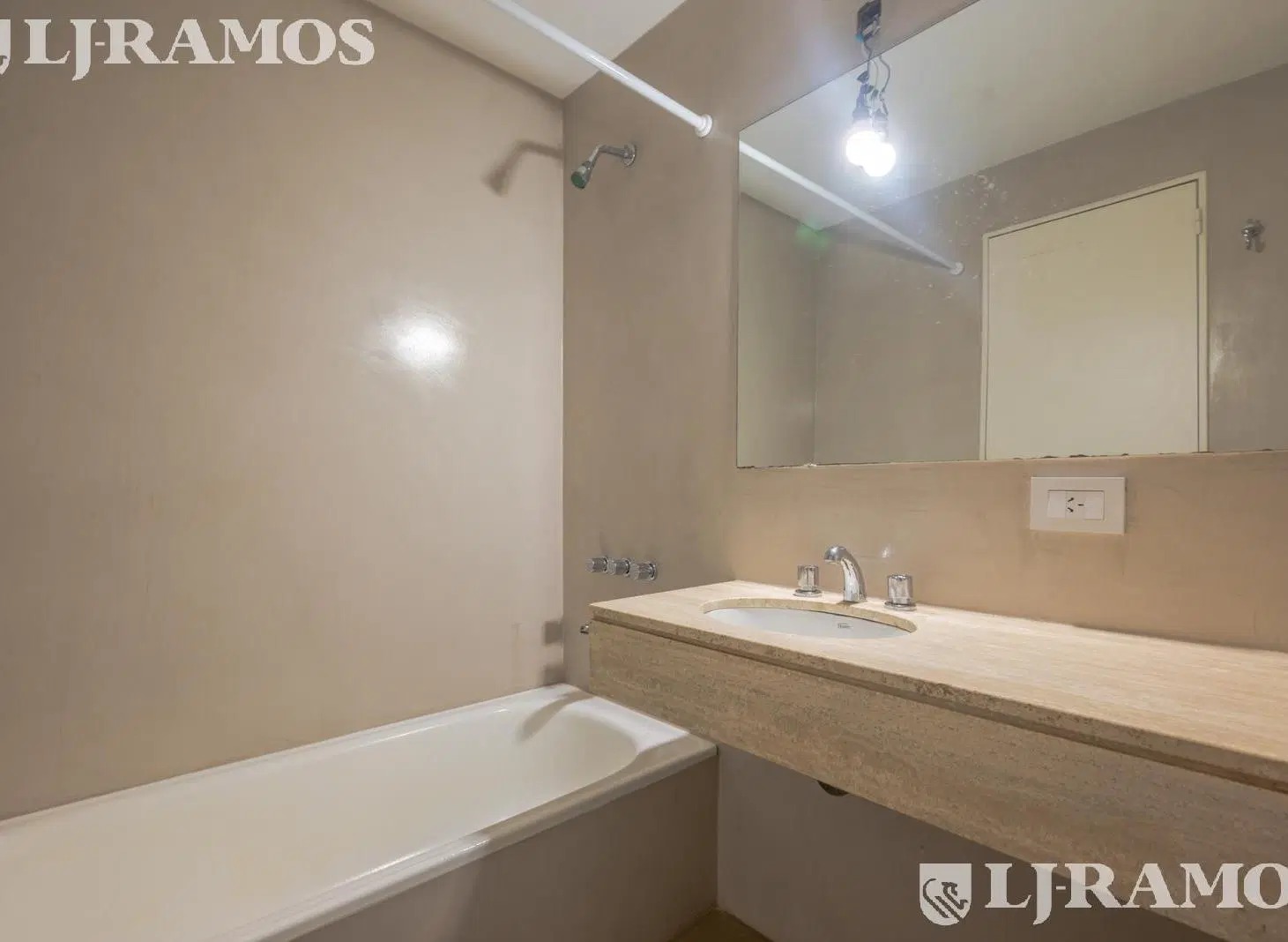 MUY LINDO DEPARTAMENTO DE 3 AMBIENTES Y ESCRITORIO EN JARDINES DE SAN ISIDRO. 2