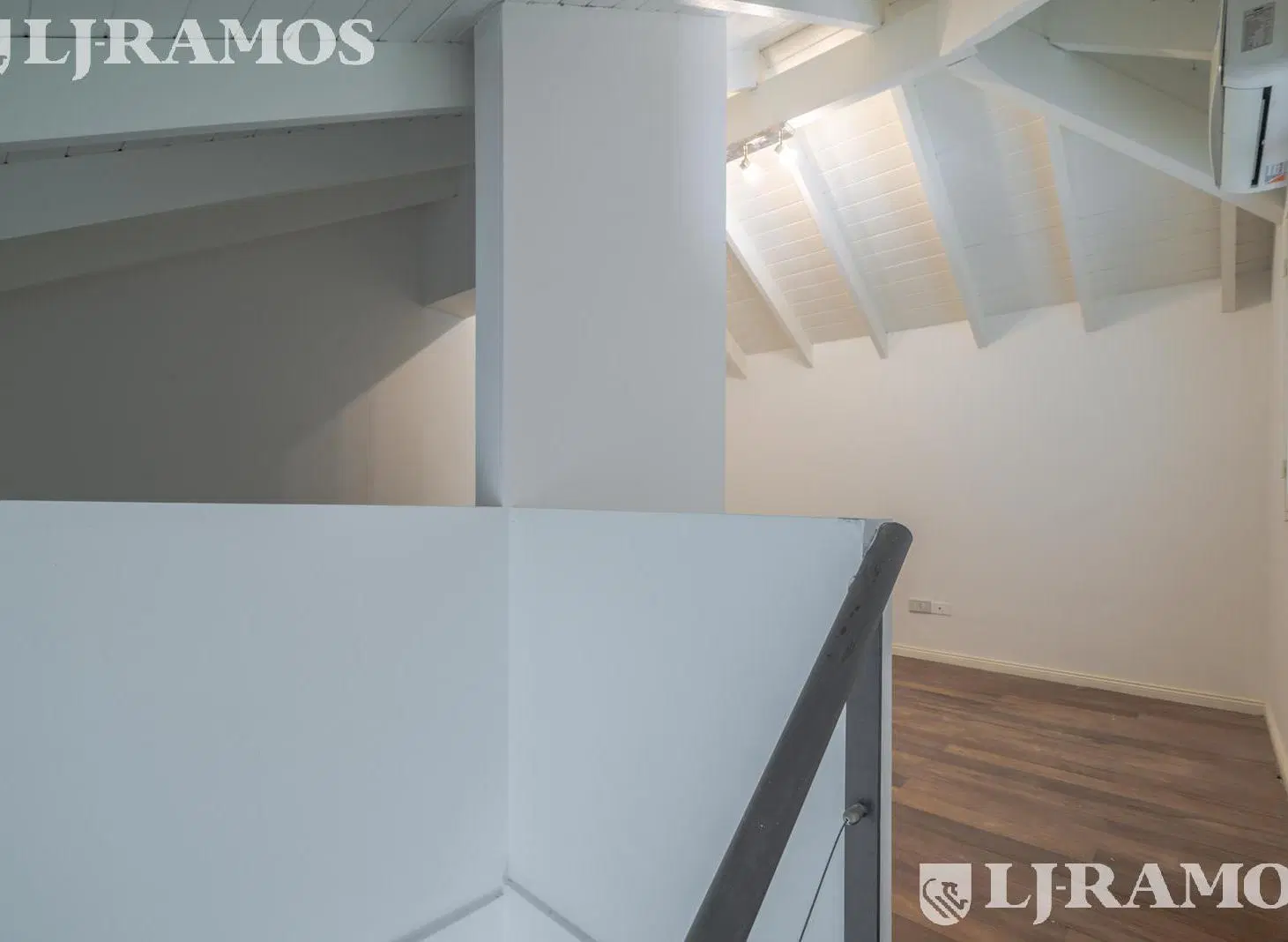 MUY LINDO DEPARTAMENTO DE 3 AMBIENTES Y ESCRITORIO EN JARDINES DE SAN ISIDRO. 4
