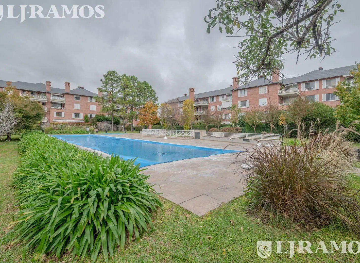 MUY LINDO DEPARTAMENTO DE 3 AMBIENTES Y ESCRITORIO EN JARDINES DE SAN ISIDRO. 3