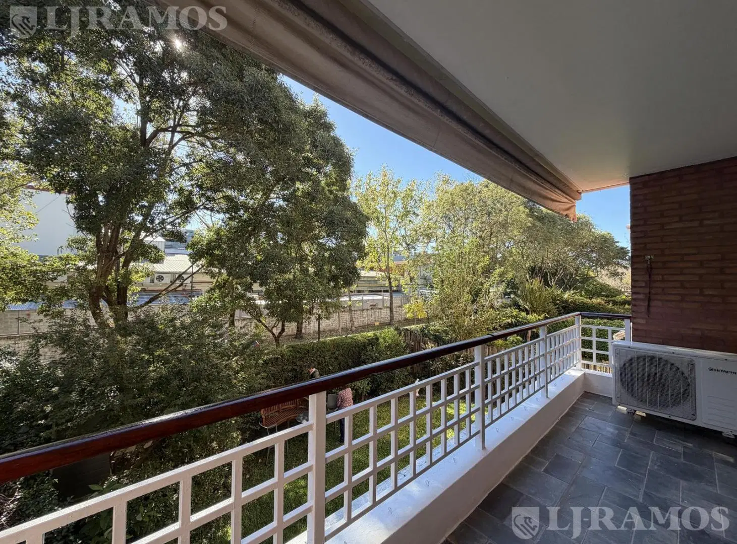 MUY LINDO DEPARTAMENTO DE 3 AMBIENTES Y ESCRITORIO EN JARDINES DE SAN ISIDRO. 3