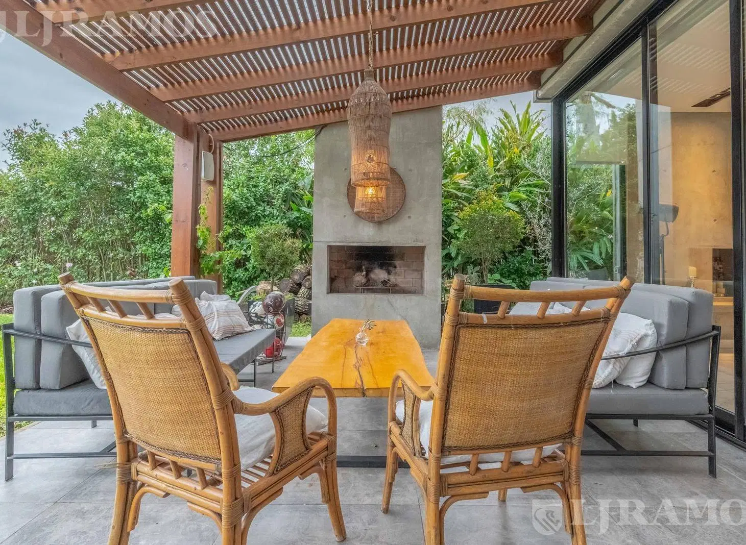 Casa con 4 dormitorios en venta y/o alquiler en Barbarita 3