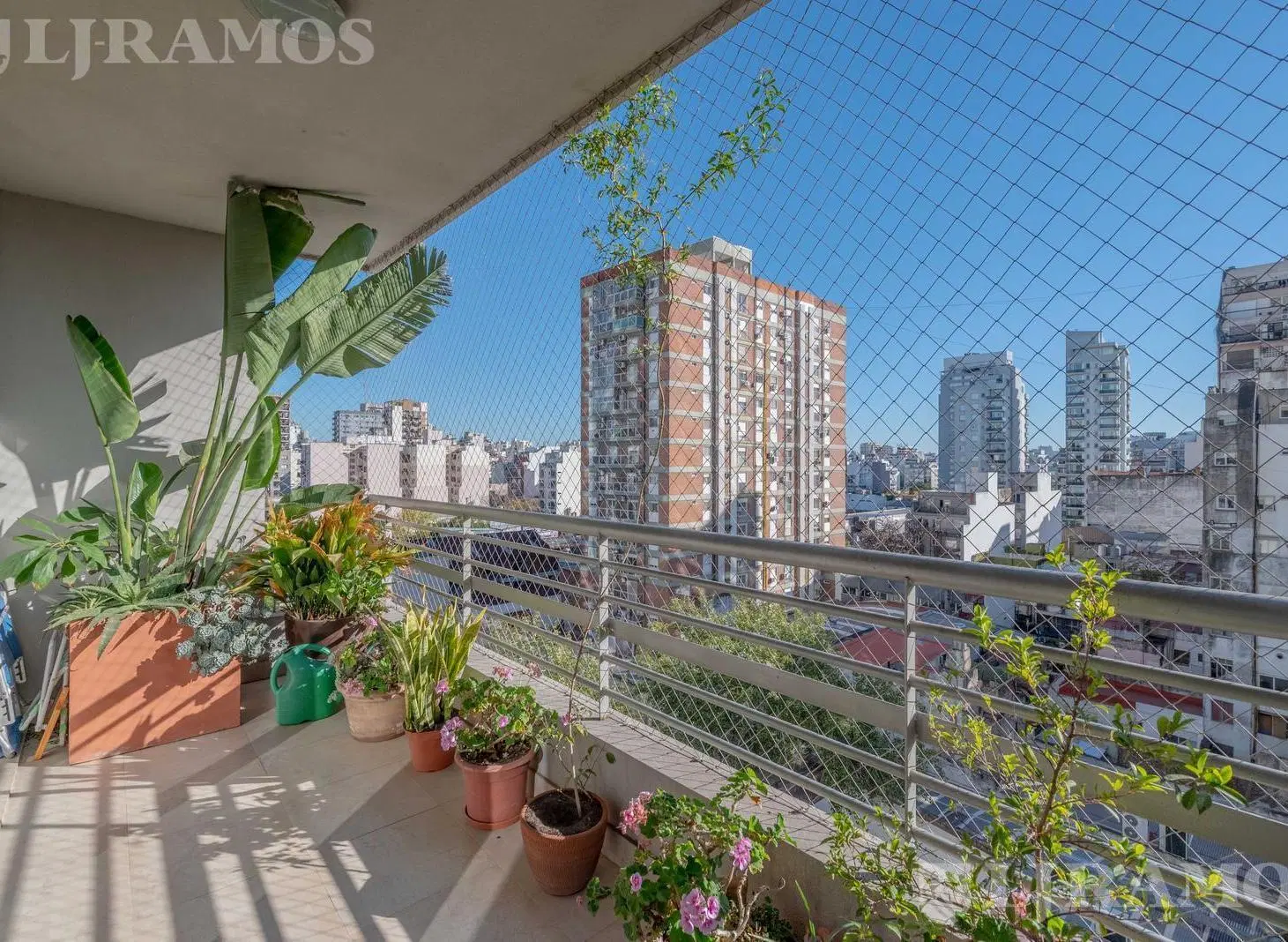 Departamento en venta de 2 amb c/cochera y amenities en Almagro. 2