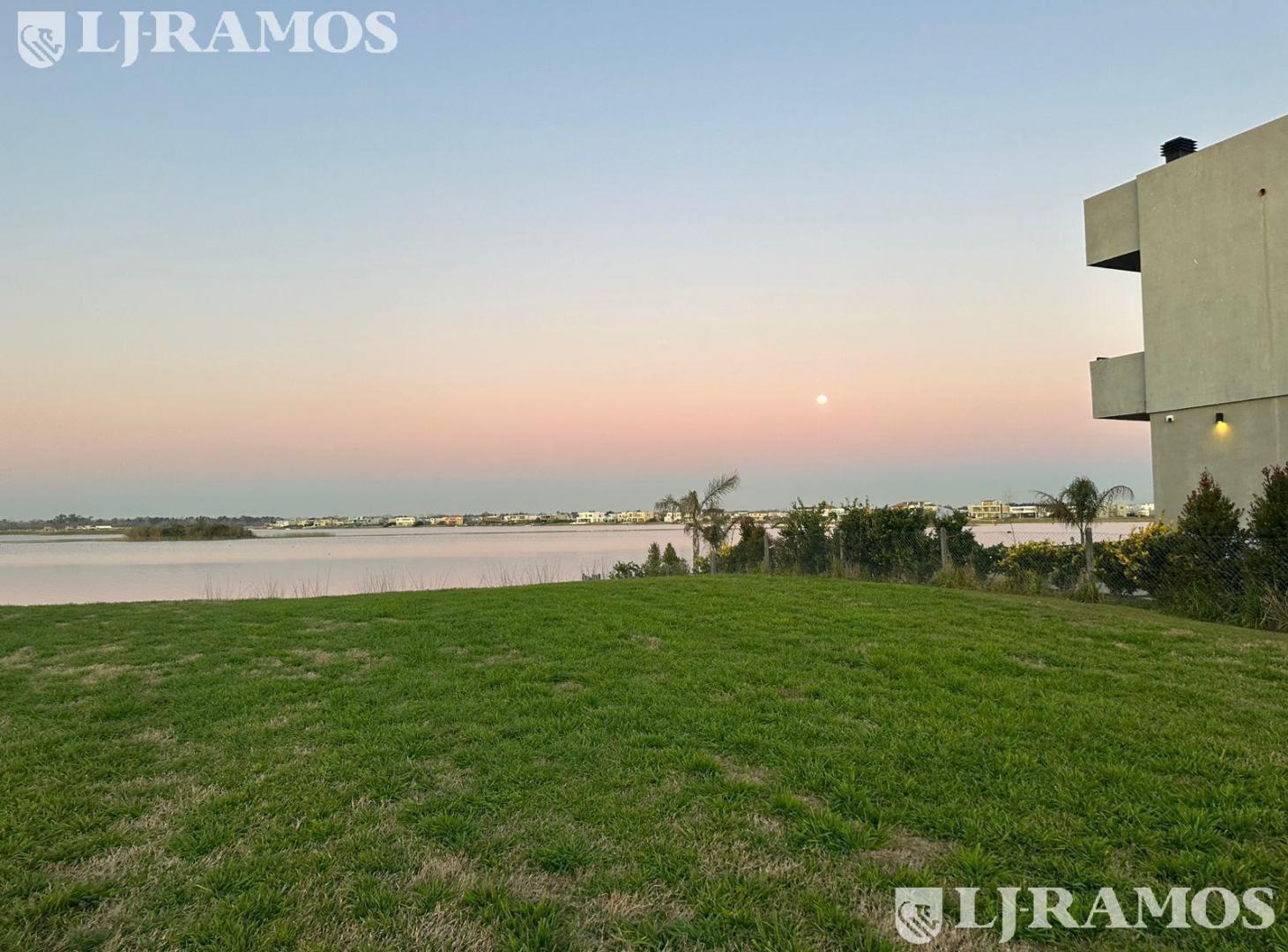 Terreno al lago en venta en el Barrio Marinas, Puertos / Escobar