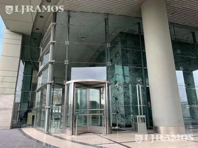 Alquiler de oficina de 457 m2 en Saavedra 5