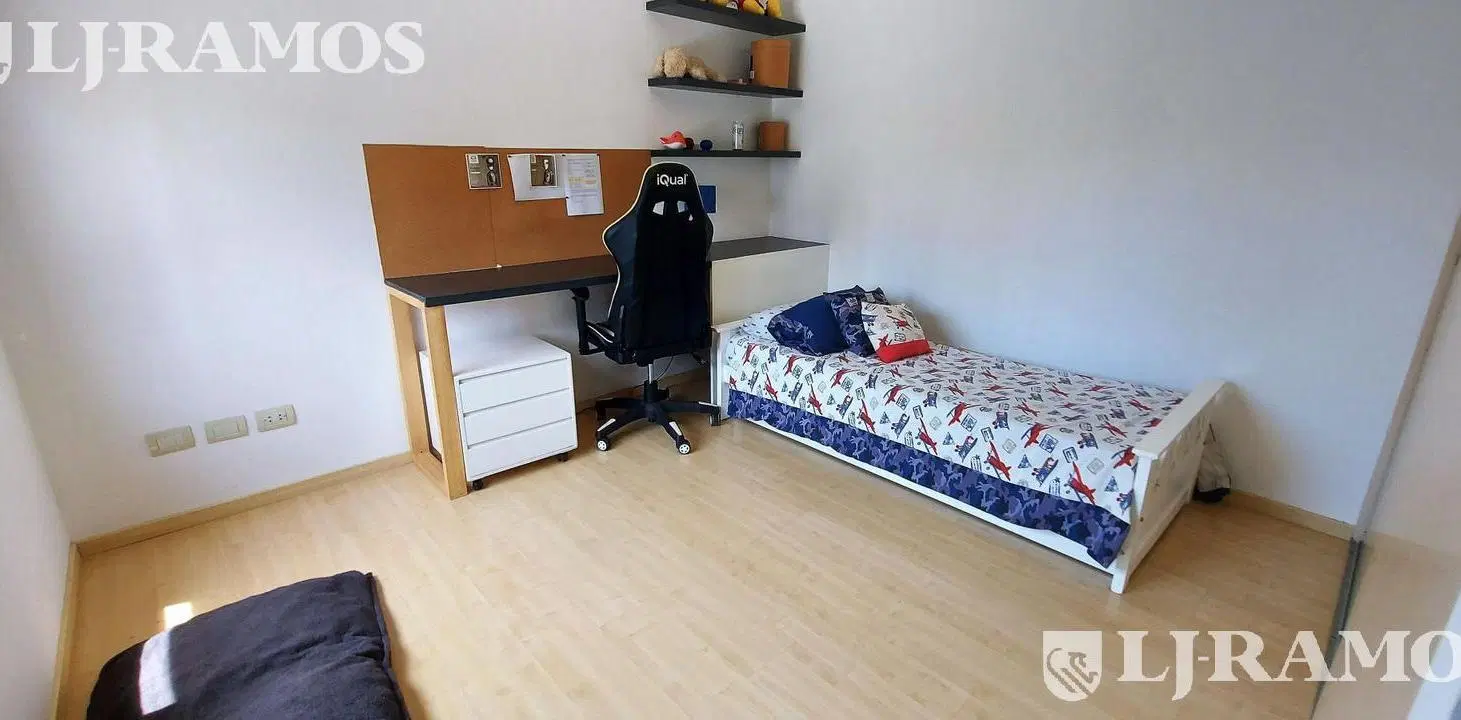 Ya Escriturada. 4 Dormitorios (2 suites) y Servicio. 4