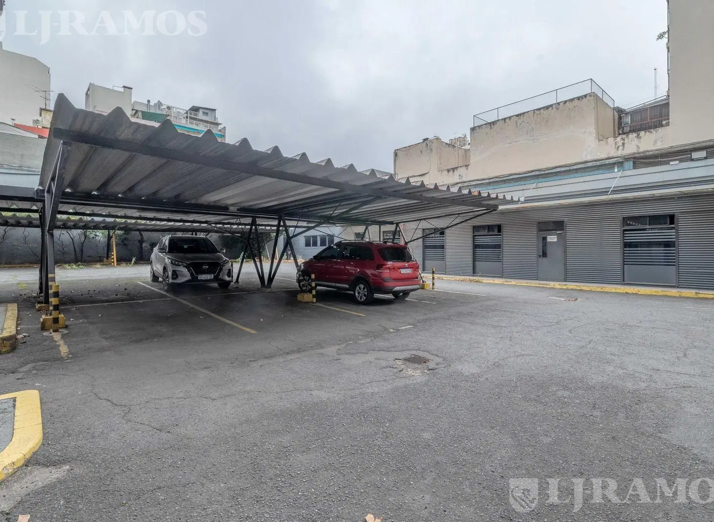 Edificio Comercial en Balvanera 5