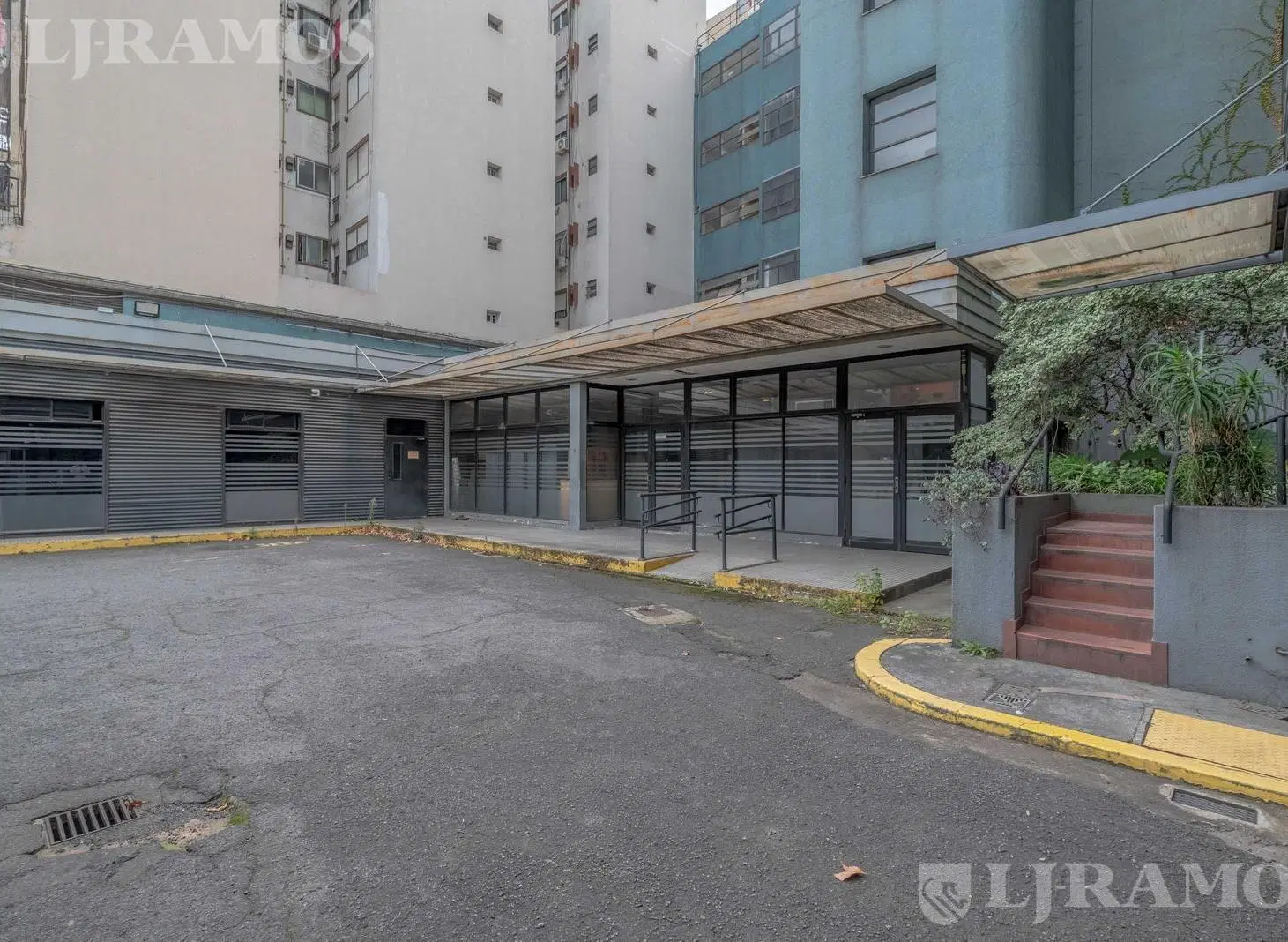 Edificio Comercial en Balvanera 4