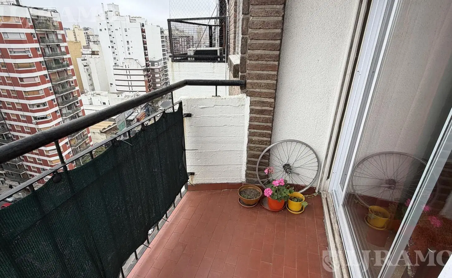 Departamento de 2 AMB con Balcon 5