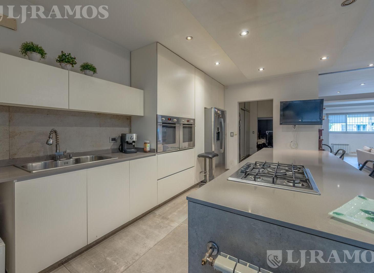 Foto de VENTA - CASA EN PALERMO- RECICLADA- 5 DORM - CON TERRAZA, PILETA Y, imagen 4