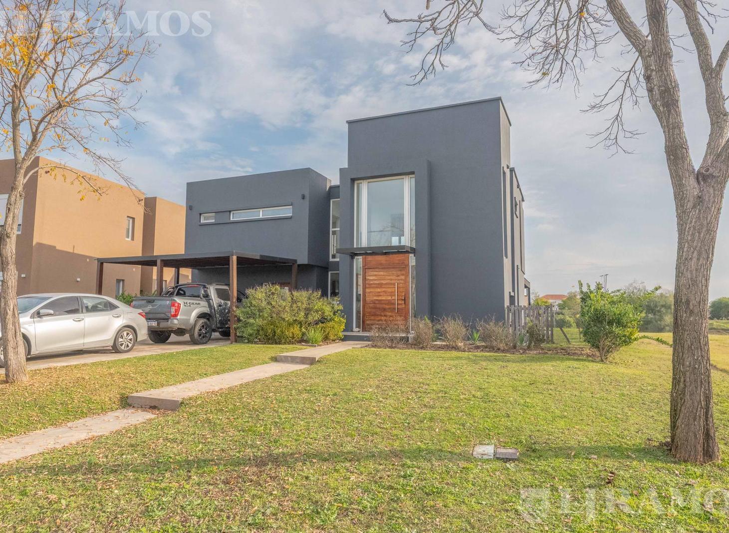Casa en venta al Agua Barrio Marinas - Puertos/ Escobar