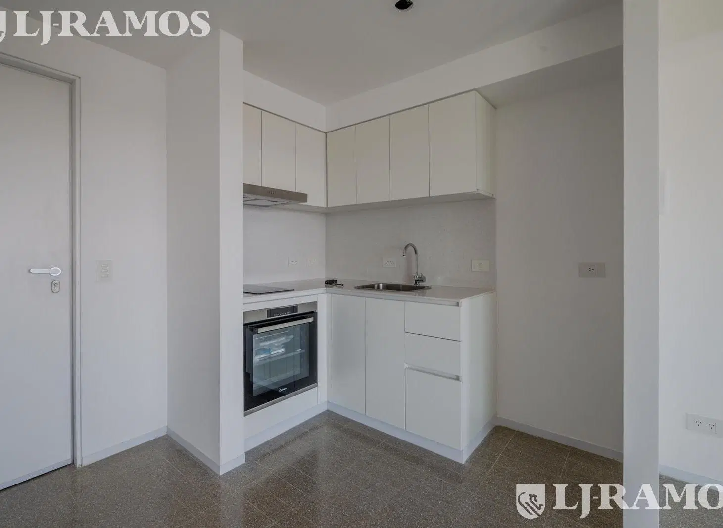 1 ambiente Torre Huergo - piso alto - muy luminoso 2