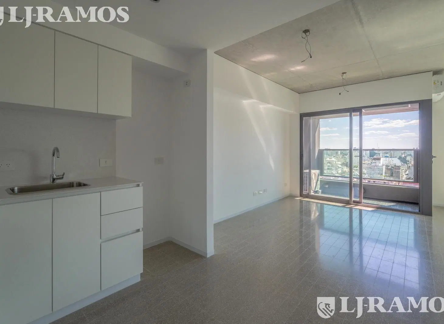 1 ambiente Torre Huergo - piso alto - muy luminoso 3