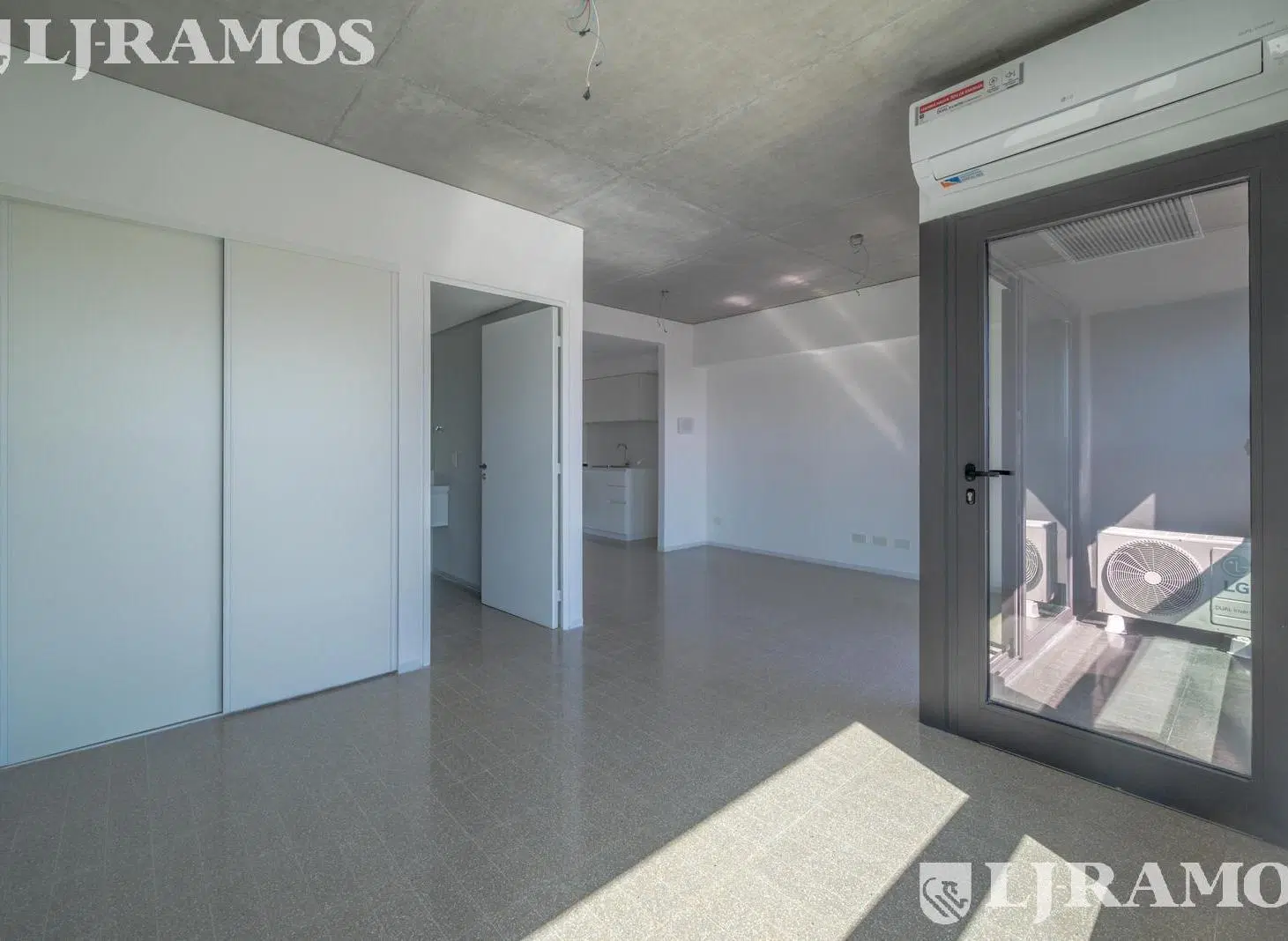 1 ambiente Torre Huergo - piso alto - muy luminoso 4