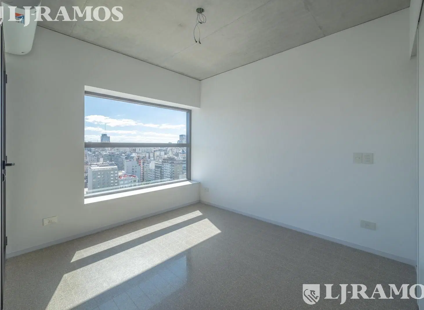 1 ambiente Torre Huergo - piso alto - muy luminoso 3