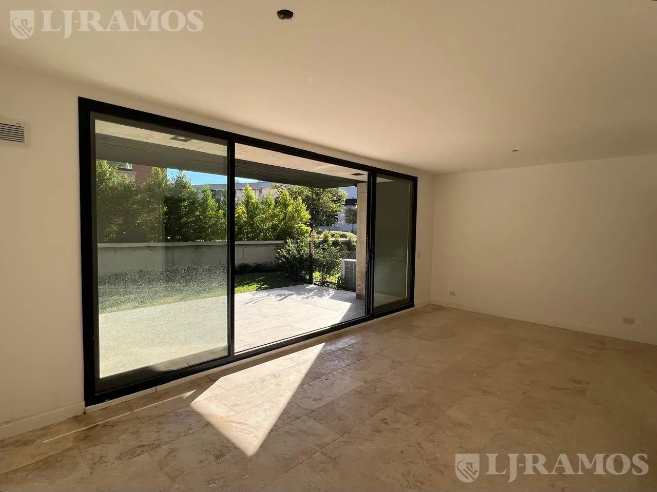 DUPLEX CON JARDIN A ESTRENAR EN VENTA EN URBANA LAS LOMAS 2