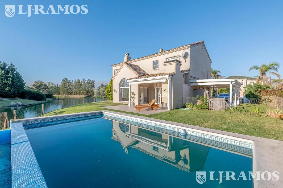 Casa a la laguna con 4 dormitorios en venta y/o alquiler en Barrancas del Lago. 2