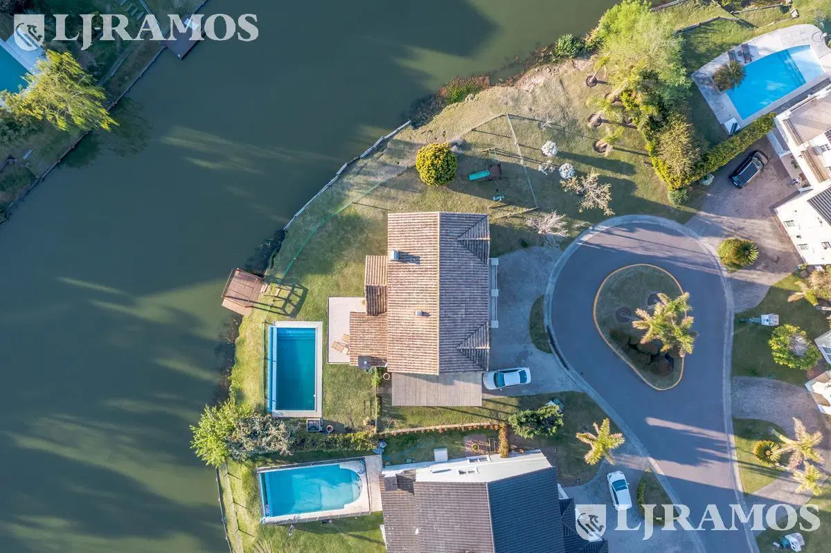 Casa a la laguna con 4 dormitorios en venta y/o alquiler en Barrancas del Lago. 3