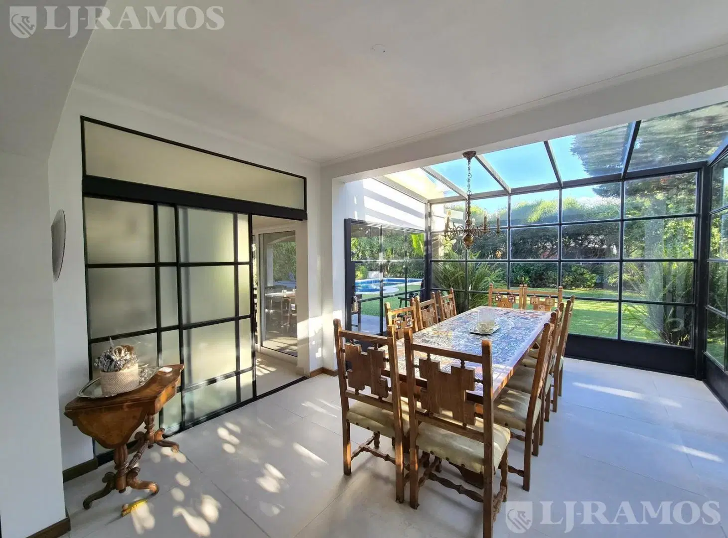 Casa con 4 suites en venta y/o alquiler con mubles en LAS GLORIETAS 3