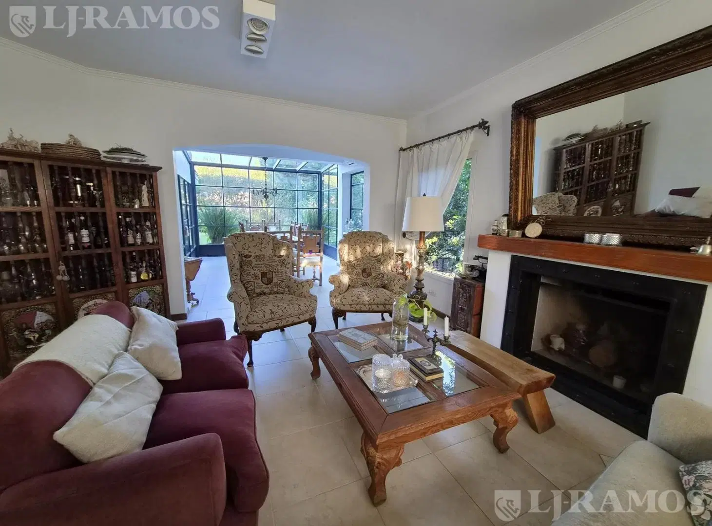 Casa con 4 suites en venta y/o alquiler con mubles en LAS GLORIETAS 2