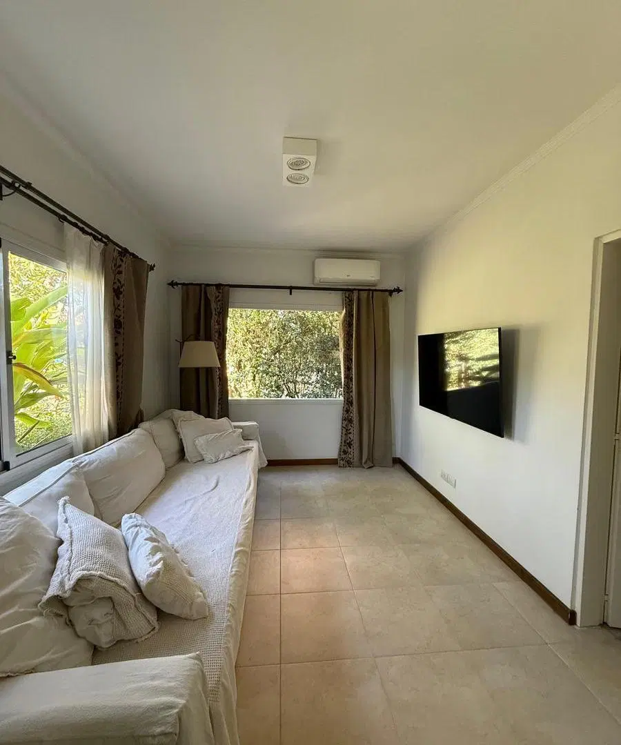 Casa con 4 suites en venta y/o alquiler con mubles en LAS GLORIETAS 8