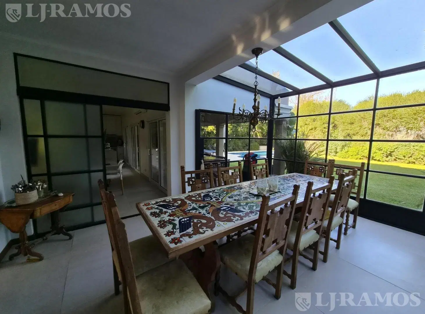 Casa con 4 suites en venta y/o alquiler con mubles en LAS GLORIETAS 4