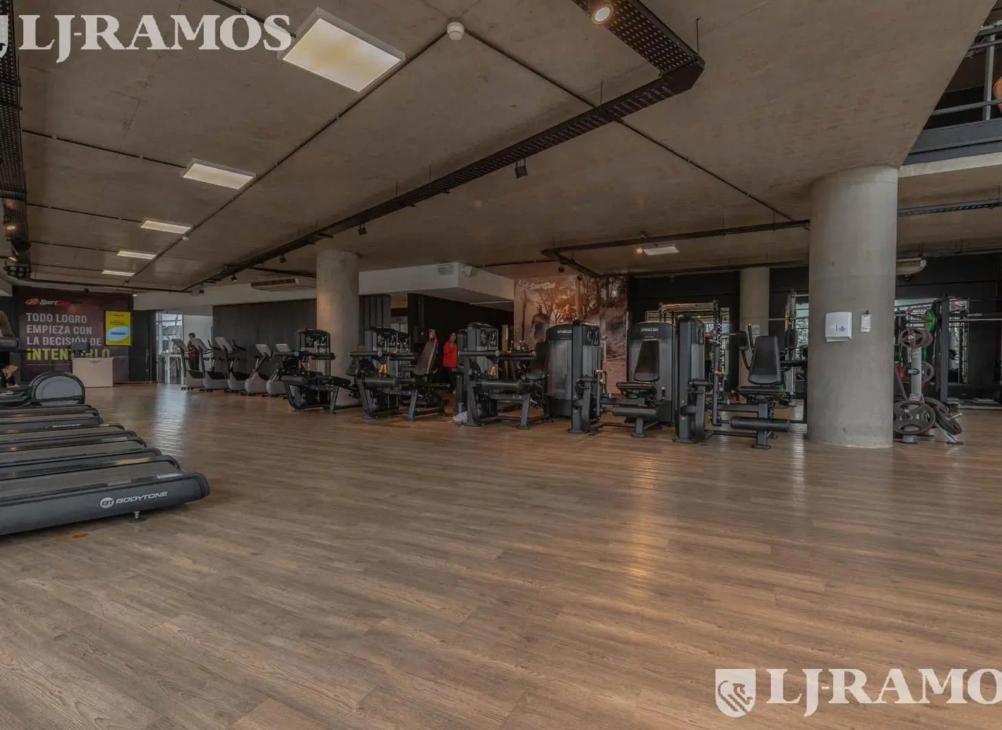 Oficinas SportClub en Escobar!  Excelente ubicación - PG 4