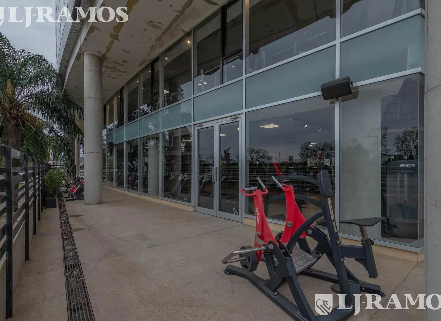 Oficinas SportClub en Escobar!  Excelente ubicación - PG 5