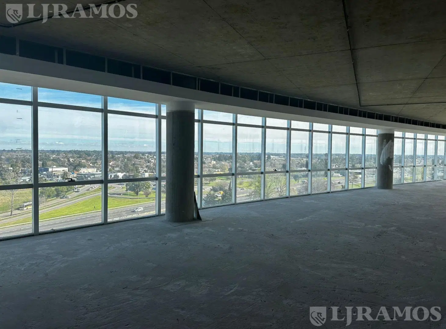 Oficinas SportClub en Escobar!  Excelente ubicación - PG 5