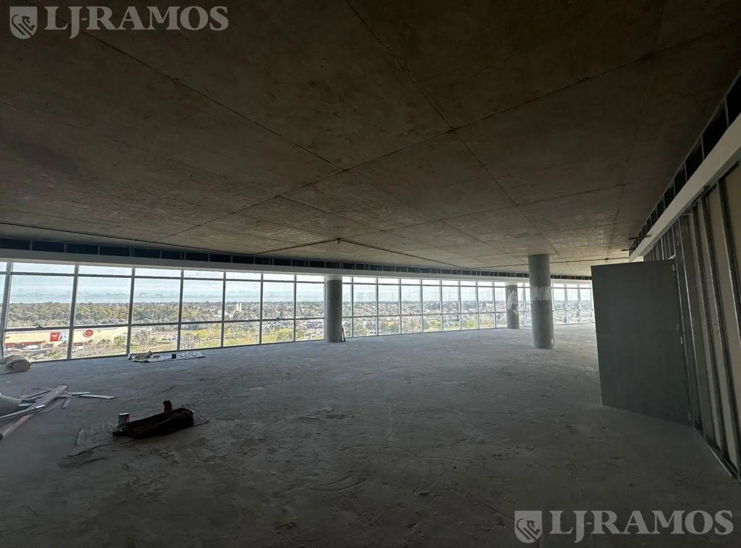 Oficinas SportClub en Escobar!  Excelente ubicación - PG 2