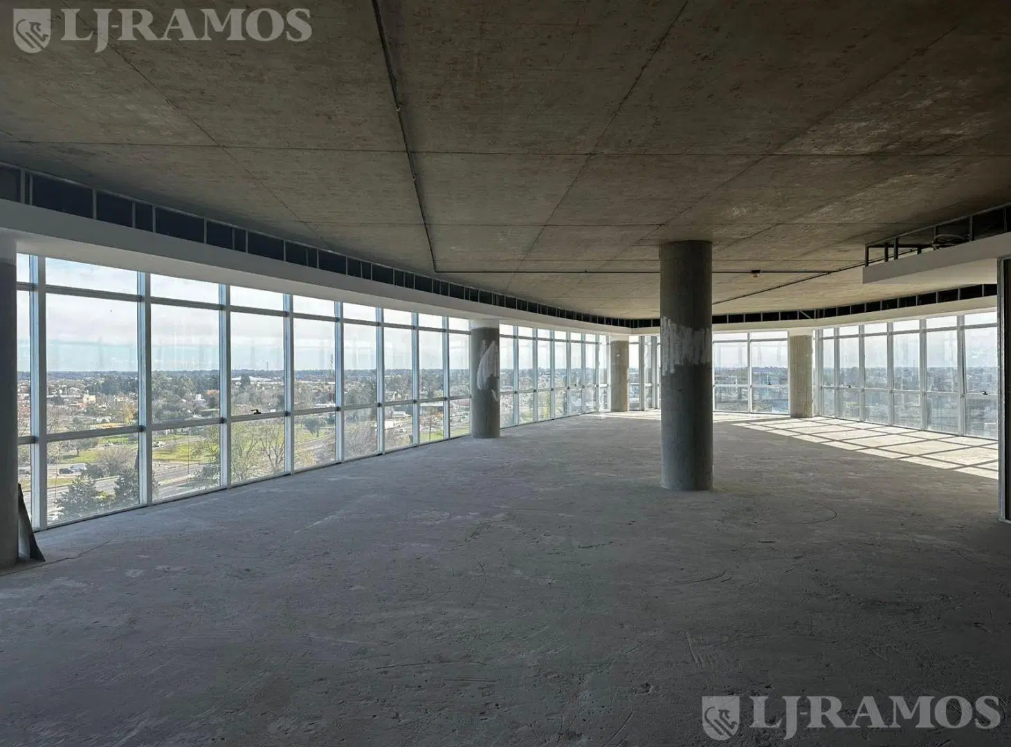 Oficinas SportClub en Escobar!  Excelente ubicación - PG 3