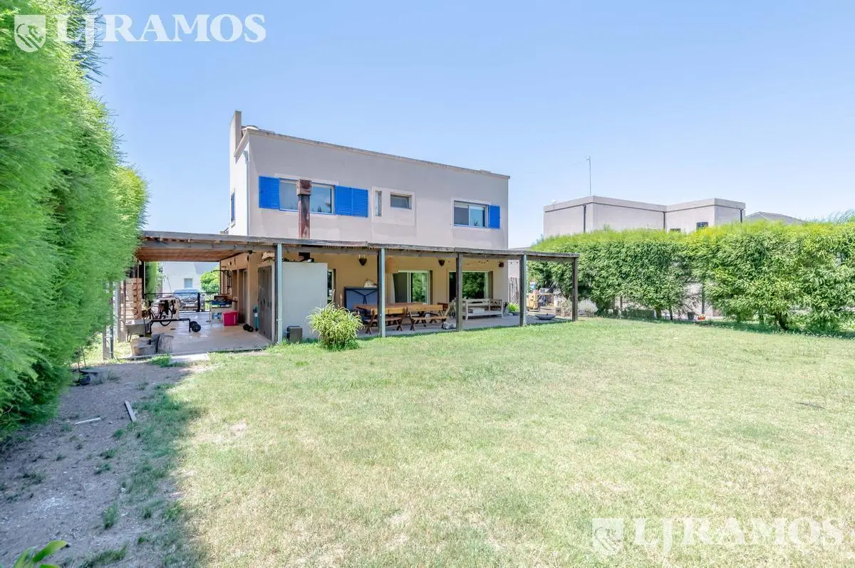 Casa con 3 dormitorios   en venta  en  San Francisco - Villanueva 4