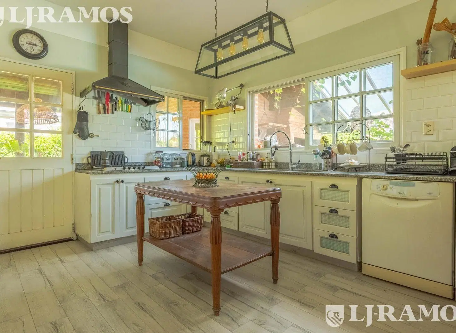 CASA RENOVADA 270m² - 4 DORM   DEP - APTO CRÉDITO - EL ESTABLO 3