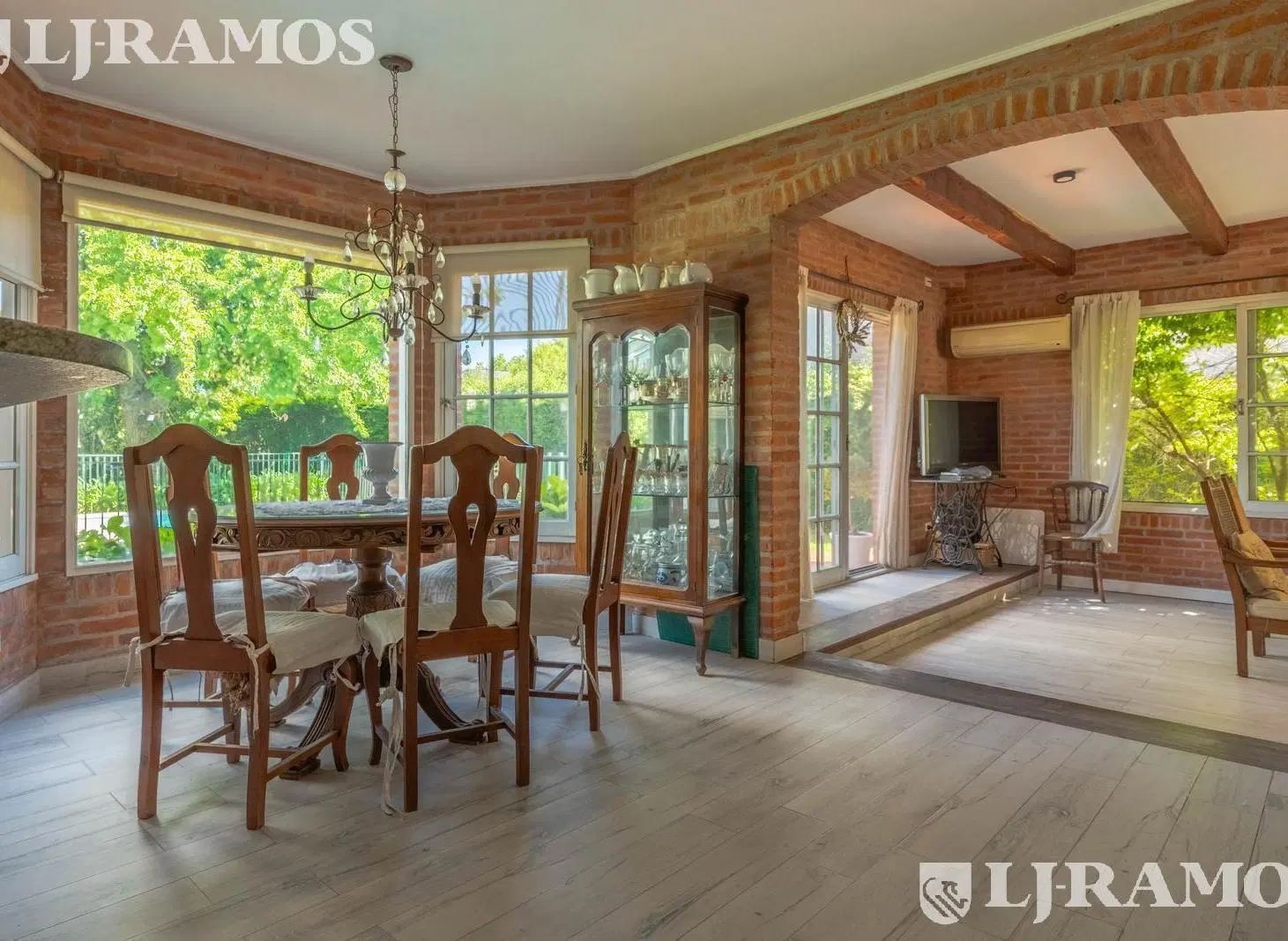 CASA RENOVADA 270m² - 4 DORM   DEP - APTO CRÉDITO - EL ESTABLO 4